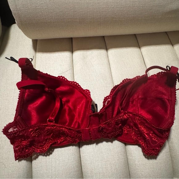 La vie en rose red lace bra size 36C - Picture 3 of 5